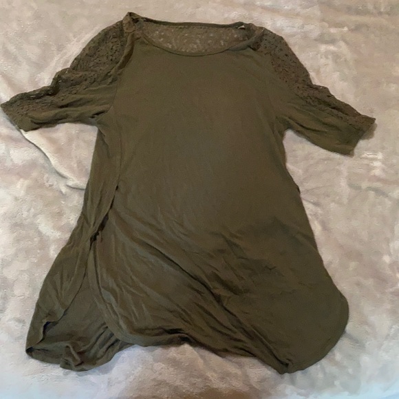 Cute top with lace - Picture 1 of 4